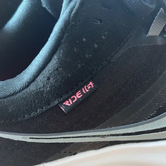 Womens Saucony Black & White PWRRUN Ride 16 Running Shoes size 9.5w wide 41 New! - Picture 6 of 7